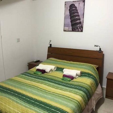 Destalo Court Larnaca Apartment Екстер'єр фото