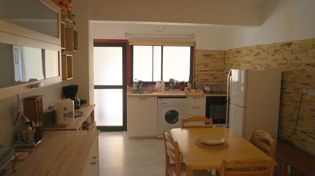 Destalo Court Larnaca Apartment Екстер'єр фото